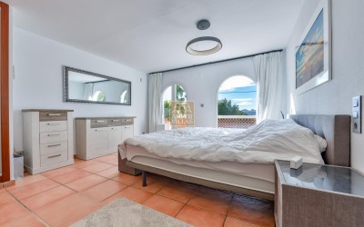 Villa, recently renovated, with guest apartment and stunning sea and mountain views.