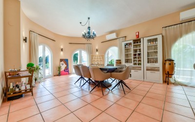 Villa, recently renovated, with guest apartment and stunning sea and mountain views.