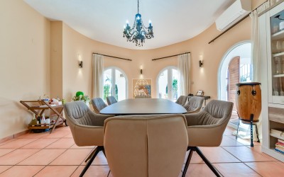 Villa, recently renovated, with guest apartment and stunning sea and mountain views.
