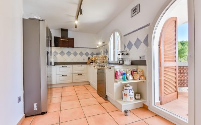 Villa, recently renovated, with guest apartment and stunning sea and mountain views.