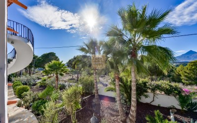 Villa, recently renovated, with guest apartment and stunning sea and mountain views.