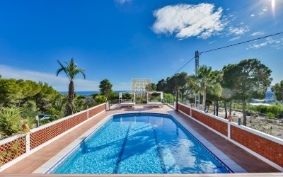 Villa, recently renovated, with guest apartment and stunning sea and mountain views.