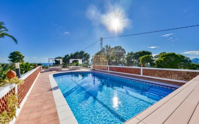 Villa, recently renovated, with guest apartment and stunning sea and mountain views.