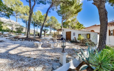 Villa, recently renovated, with guest apartment and stunning sea and mountain views.