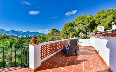 Villa, recently renovated, with guest apartment and stunning sea and mountain views.