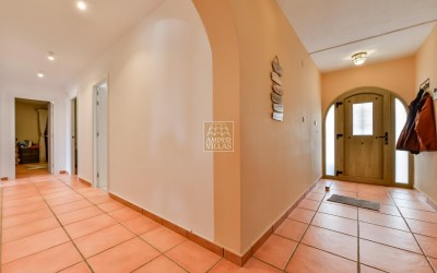 Villa, recently renovated, with guest apartment and stunning sea and mountain views.