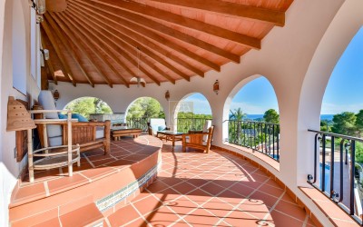Villa, recently renovated, with guest apartment and stunning sea and mountain views.