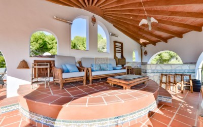 Villa, recently renovated, with guest apartment and stunning sea and mountain views.