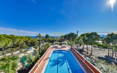 Villa, recently renovated, with guest apartment and stunning sea and mountain views.
