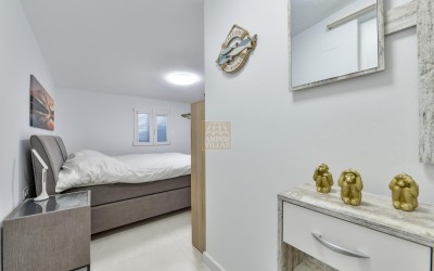 Villa, recently renovated, with guest apartment and stunning sea and mountain views.