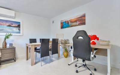 Villa, recently renovated, with guest apartment and stunning sea and mountain views.