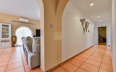 Villa, recently renovated, with guest apartment and stunning sea and mountain views.