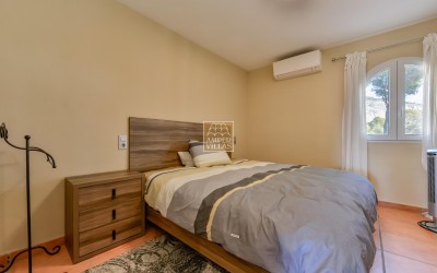 Villa, recently renovated, with guest apartment and stunning sea and mountain views.