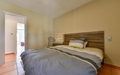 Villa, recently renovated, with guest apartment and stunning sea and mountain views.
