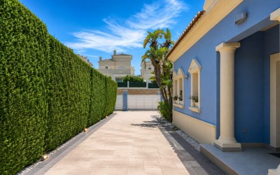 Elegant Single-Level Villa with Private Pool in Calpe