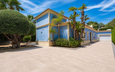 Elegant Single-Level Villa with Private Pool in Calpe