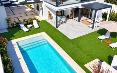 Modern
Luxury Villa with Private Pool between the Sea and the Mountains. 